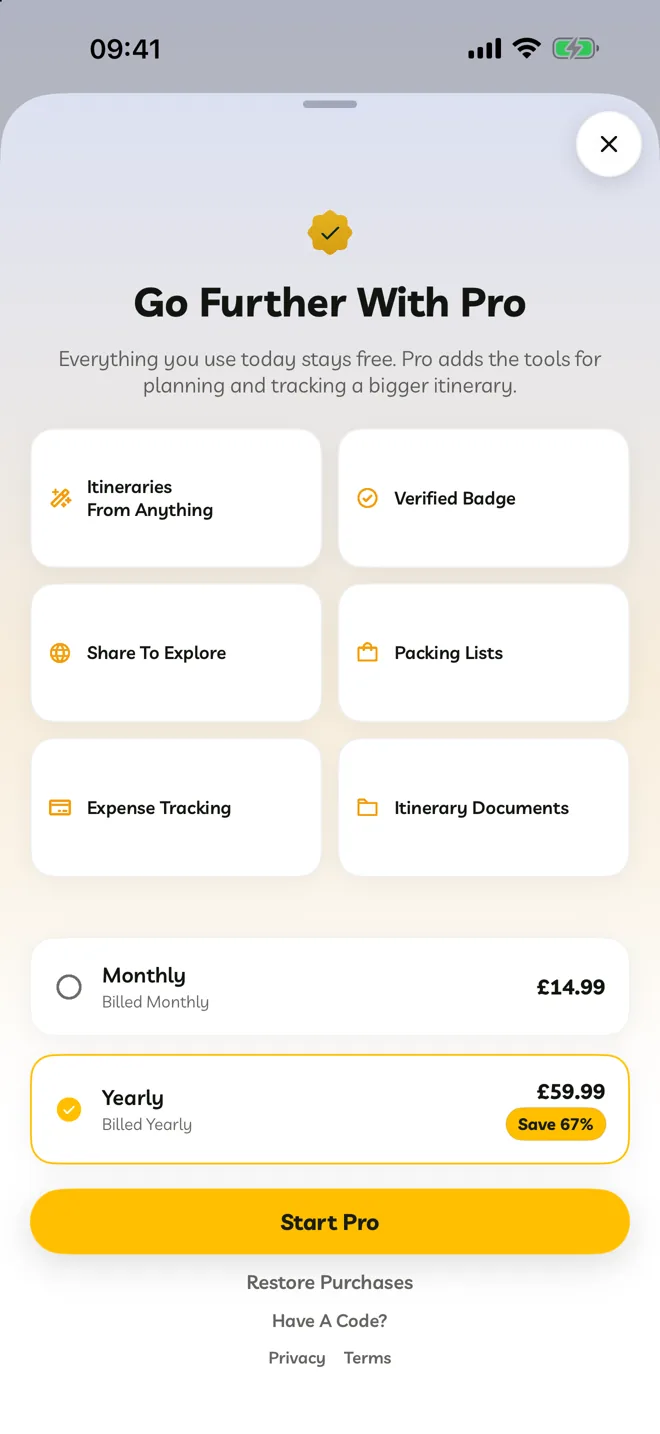La pantalla de Pro amb Mensual a £14.99 i Anual a £59.99 amb la insígnia Estalvia el 67%, Comença Pro i Restaura les compres